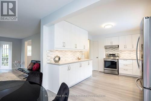 198 Romfield Circuit, Markham, ON - Indoor Photo Showing Kitchen