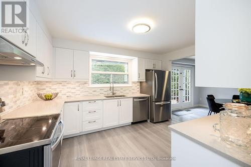198 Romfield Circuit, Markham, ON - Indoor Photo Showing Kitchen
