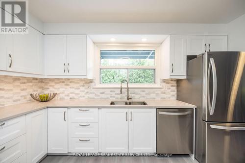 198 Romfield Circuit, Markham, ON - Indoor Photo Showing Kitchen With Double Sink