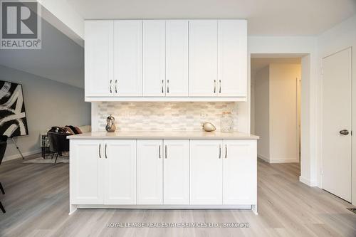 198 Romfield Circuit, Markham, ON - Indoor Photo Showing Kitchen