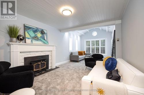 198 Romfield Circuit, Markham, ON - Indoor Photo Showing Living Room With Fireplace