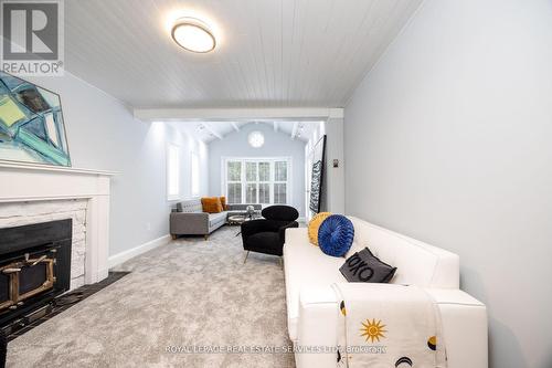 198 Romfield Circuit, Markham, ON - Indoor With Fireplace