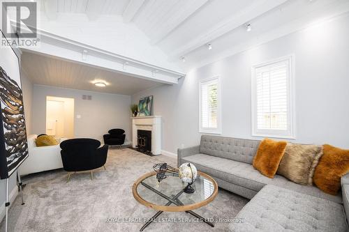 198 Romfield Circuit, Markham, ON - Indoor Photo Showing Living Room With Fireplace