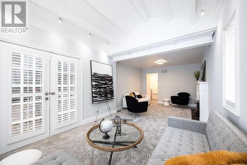 198 Romfield Circuit, Markham, ON - Indoor Photo Showing Living Room