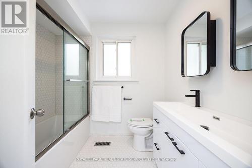 198 Romfield Circuit, Markham, ON - Indoor Photo Showing Bathroom