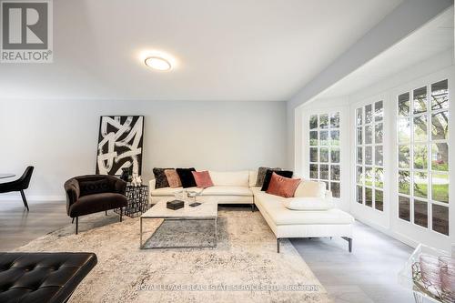 198 Romfield Circuit, Markham, ON - Indoor Photo Showing Living Room