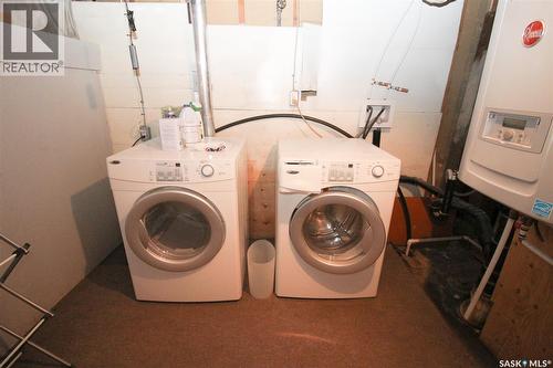 671 2Nd Street E, Shaunavon, SK - Indoor Photo Showing Laundry Room