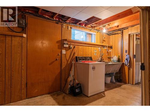 945 Thackeray Street, Warfield, BC - Indoor
