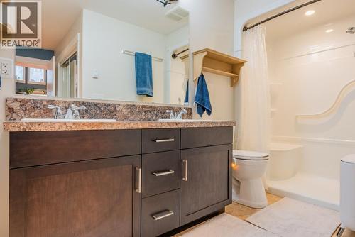 7150 Devito Drive, Trail, BC - Indoor Photo Showing Bathroom