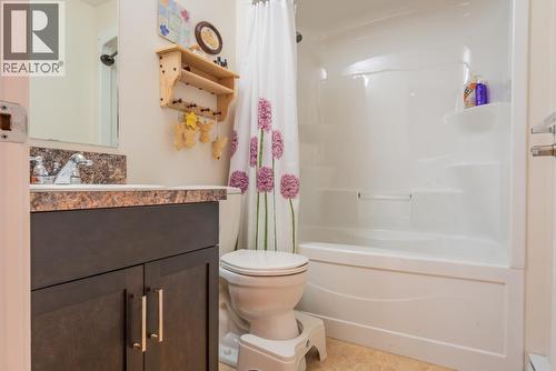 7150 Devito Drive, Trail, BC - Indoor Photo Showing Bathroom