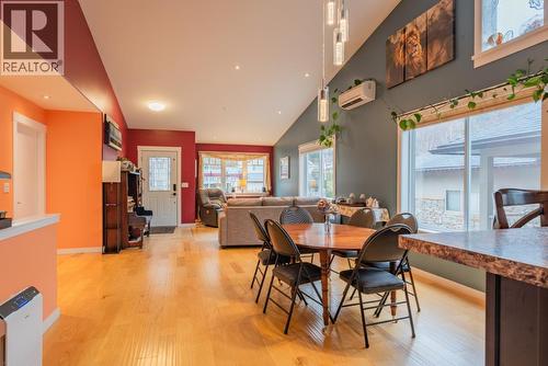 7150 Devito Drive, Trail, BC - Indoor Photo Showing Dining Room
