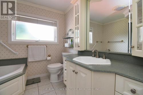 4 pc bathroom, soaker tub and separate shower - 4131 Lorraine Crescent, Burlington, ON - Indoor Photo Showing Bathroom
