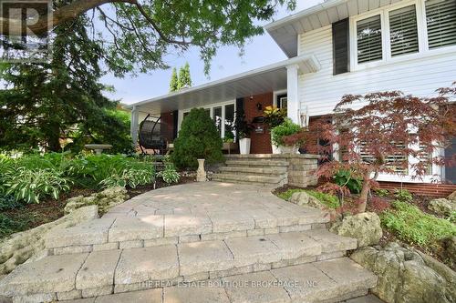 Grand entry way with covered porch - 4131 Lorraine Crescent, Burlington, ON - Outdoor