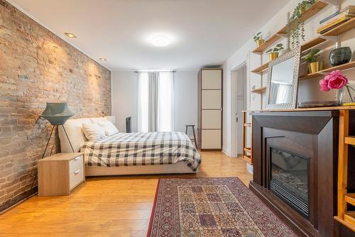 Bedroom - 1580 Rue De Champlain, Montréal (Ville-Marie), QC - Indoor Photo Showing Bedroom With Fireplace