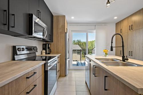 Kitchen - 127 Allée De La Sérénité, Mont-Tremblant, QC - Indoor Photo Showing Kitchen With Double Sink