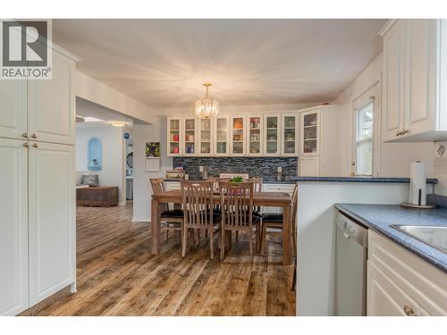 705 8Th Avenue, Montrose, BC - Indoor