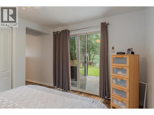 705 8Th Avenue, Montrose, BC - Indoor Photo Showing Bedroom