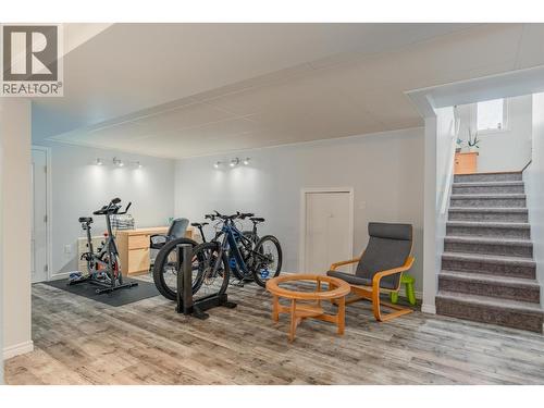 705 8Th Avenue, Montrose, BC - Indoor Photo Showing Gym Room