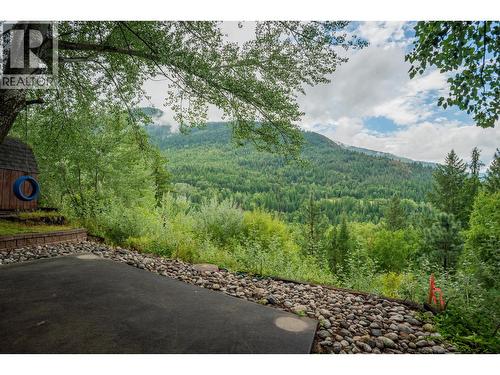 705 8Th Avenue, Montrose, BC - Outdoor With View