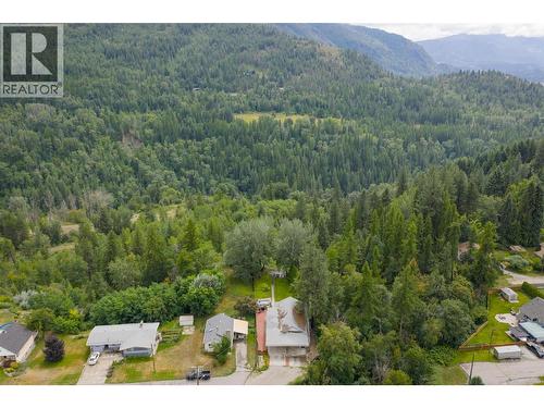 705 8Th Avenue, Montrose, BC - Outdoor With View