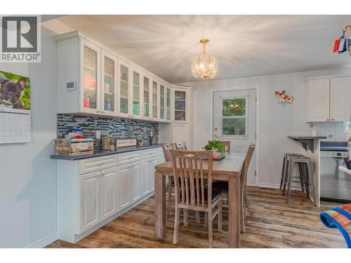 705 8Th Avenue, Montrose, BC - Indoor Photo Showing Dining Room