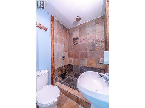 503 Third Street E, Revelstoke, BC - Indoor Photo Showing Bathroom