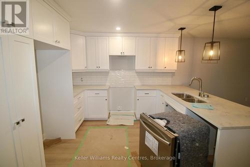 770 18Th Street, Hanover, ON - Indoor Photo Showing Kitchen With Double Sink