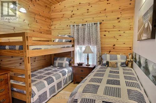 1082 Green Lake Road, Algonquin Highlands (Stanhope), ON - Indoor Photo Showing Bedroom