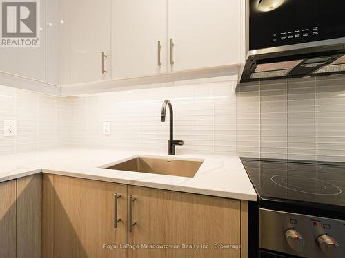 618 - 2343 Khalsa Gate, Oakville (Wm Westmount), ON - Indoor Photo Showing Kitchen With Upgraded Kitchen