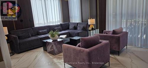 618 - 2343 Khalsa Gate, Oakville (Wm Westmount), ON - Indoor Photo Showing Living Room