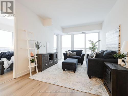618 - 2343 Khalsa Gate, Oakville (Wm Westmount), ON - Indoor Photo Showing Living Room