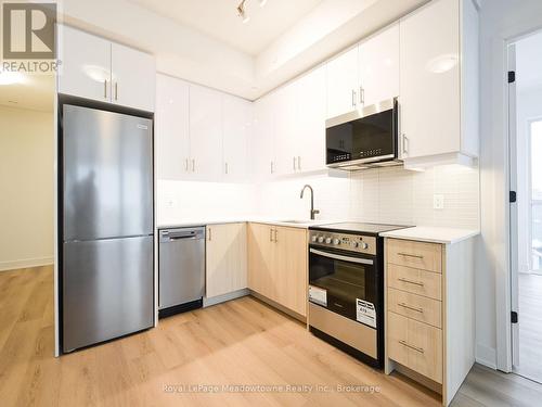 618 - 2343 Khalsa Gate, Oakville (Wm Westmount), ON - Indoor Photo Showing Kitchen With Stainless Steel Kitchen With Upgraded Kitchen