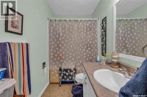 A2 532 River Street E, Prince Albert, SK - Indoor Photo Showing Bathroom