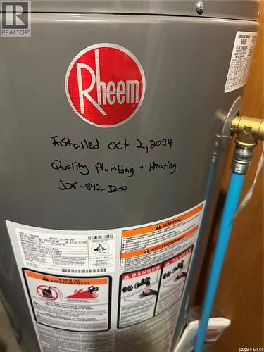 102 9Th Avenue Se, Weyburn, SK - Indoor Photo Showing Other Room