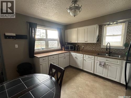 102 9Th Avenue Se, Weyburn, SK - Indoor