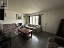 102 9Th Avenue Se, Weyburn, SK  - Indoor Photo Showing Living Room 