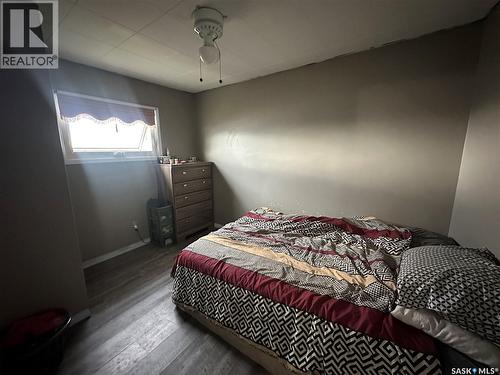 102 9Th Avenue Se, Weyburn, SK - Indoor Photo Showing Bedroom