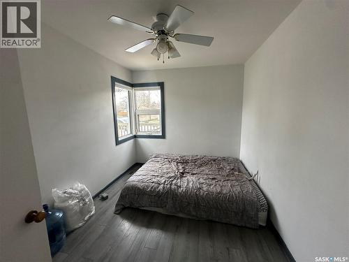 102 9Th Avenue Se, Weyburn, SK - Indoor Photo Showing Bedroom