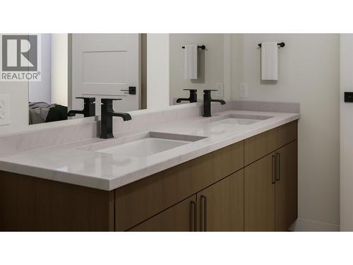 800 Riverside Way Unit# 404, Fernie, BC - Indoor Photo Showing Bathroom