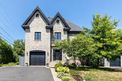 3200 Rue de l'Aubépine  Saint-Bruno-De-Montarville, QC J3V 0A8