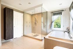 Salle de bains attenante à la CCP - 