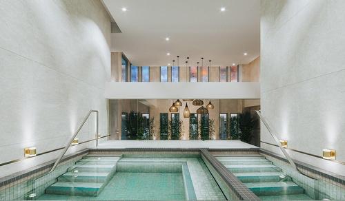 Piscine - 806-1245 Rue Sherbrooke O., Montréal (Ville-Marie), QC - Indoor Photo Showing Other Room With In Ground Pool