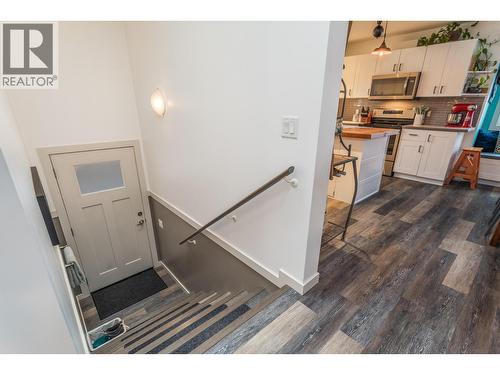 384 Hardie Road, Kelowna, BC - Indoor Photo Showing Kitchen