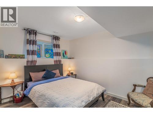 384 Hardie Road, Kelowna, BC - Indoor Photo Showing Bedroom