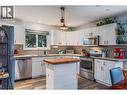384 Hardie Road, Kelowna, BC  - Indoor Photo Showing Kitchen 
