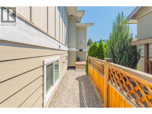 384 Hardie Road, Kelowna, BC - Outdoor With Exterior