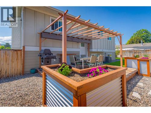 384 Hardie Road, Kelowna, BC - Outdoor With Exterior