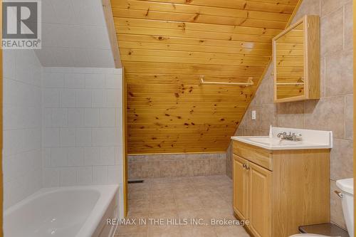 6 Shell Crescent, Mono, ON - Indoor Photo Showing Bathroom