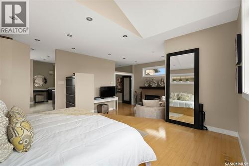 6110 Wascana Court, Regina, SK - Indoor Photo Showing Bedroom