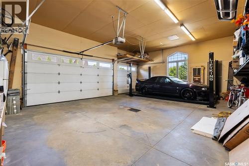 6110 Wascana Court, Regina, SK - Indoor Photo Showing Garage